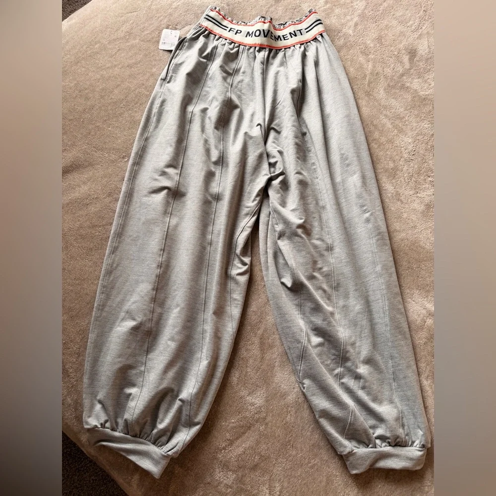 NWT Free People Movement Jumpstart Joggers in Heather grey - Picture 5 of 14